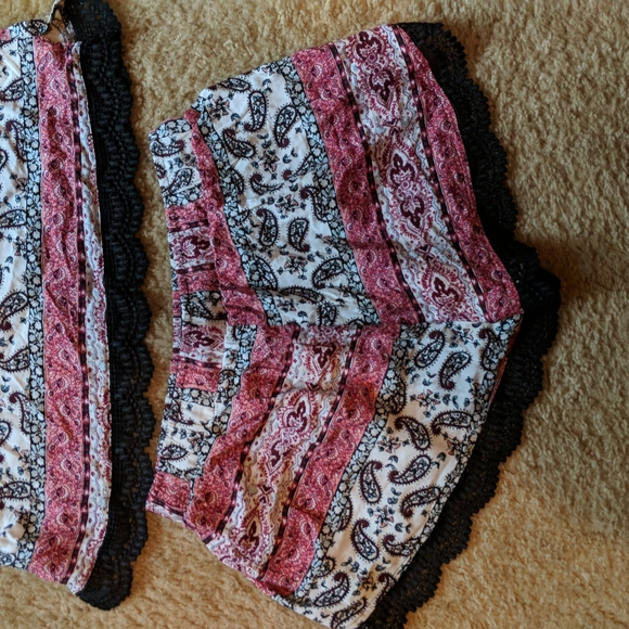 Charlotte Russe Crop Top & Matching Shorts - Picture 8 of 10